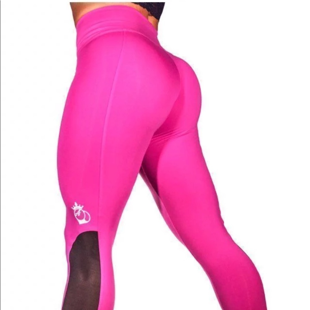 Booty queen!!! Looking to trade for any bombshell!